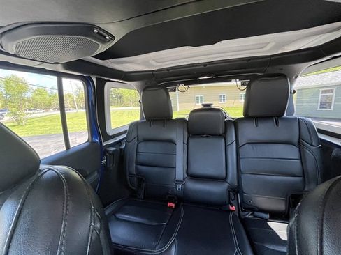 Used 2018 Jeep Wrangler Unlimited Sahara AWD/4WD image 28