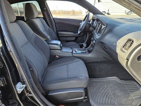 Used 2019 Dodge Charger SXT image 15