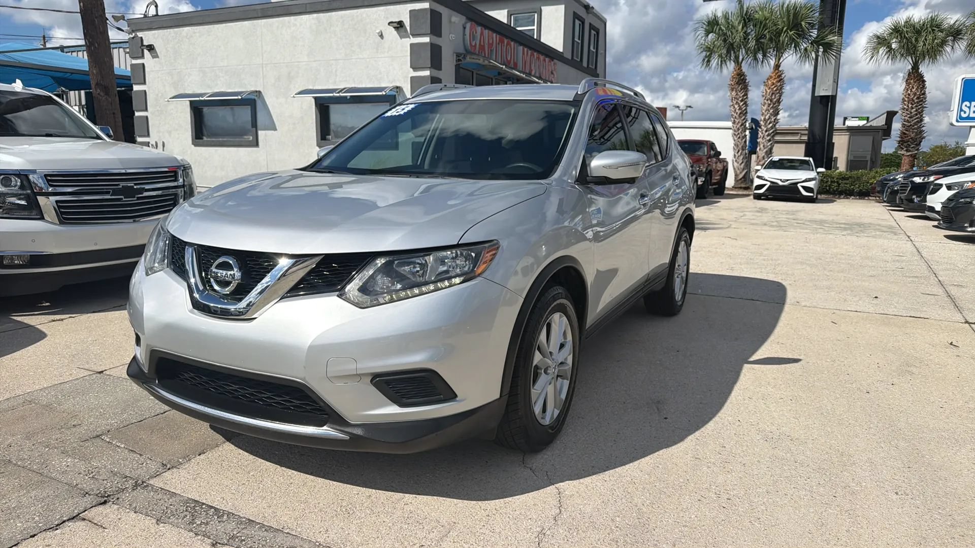 Used 2015 Nissan Rogue SV w/ SV Premium Package FWD image 1