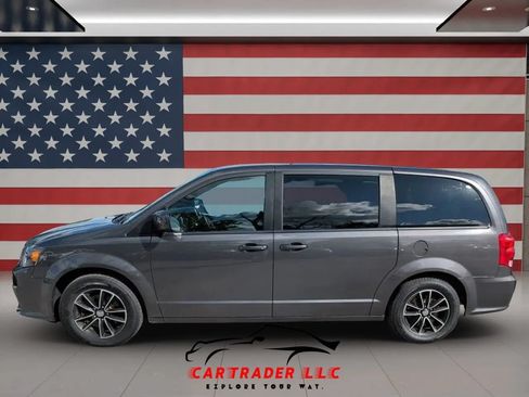 Used 2018 Dodge Grand Caravan SE FWD image 5