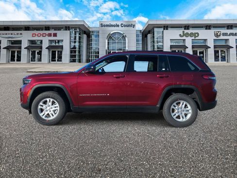 New 2025 Jeep Grand Cherokee Laredo w/ Luxury Tech Group I RWD image 5