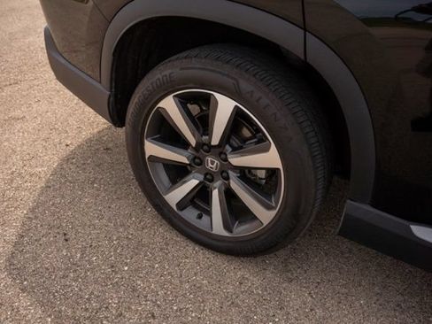Used 2025 Honda Pilot Touring image 10