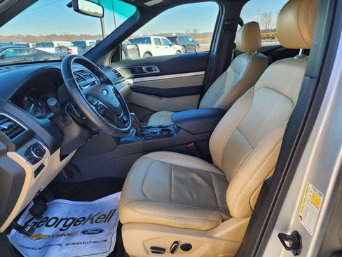 Used 2016 Ford Explorer XLT w/ Equipment Group 202A image 22