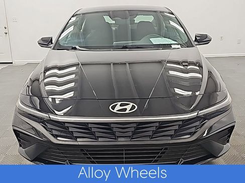 Used 2025 Hyundai Elantra Sport image 4