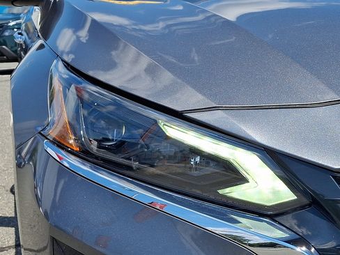 Used 2025 Nissan Altima 2.5 SV FWD image 10