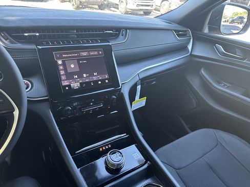 New 2025 Jeep Grand Cherokee Laredo X w/ Luxury Tech Group I image 22