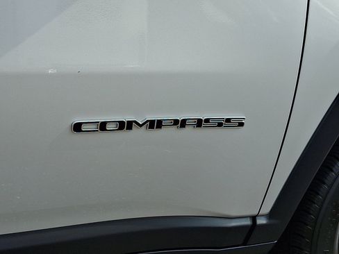 Used 2024 Jeep Compass Latitude AWD/4WD image 32