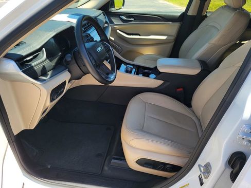 Used 2022 Jeep Grand Cherokee Limited image 28