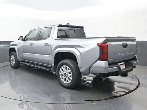 Used 2026 Toyota Tacoma SR5 AWD/4WD image 3