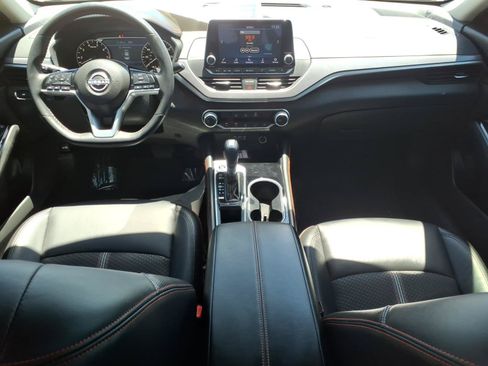 Used 2024 Nissan Altima 2.5 SR FWD image 11