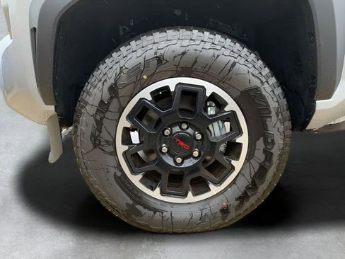 New 2025 Toyota Tacoma TRD Off-Road AWD/4WD image 30