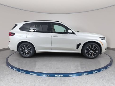 New 2026 BMW X5 xDrive40i w/ M Sport Package AWD/4WD image 4