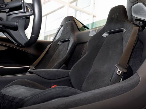 Used 2025 McLaren Artura Spider image 28