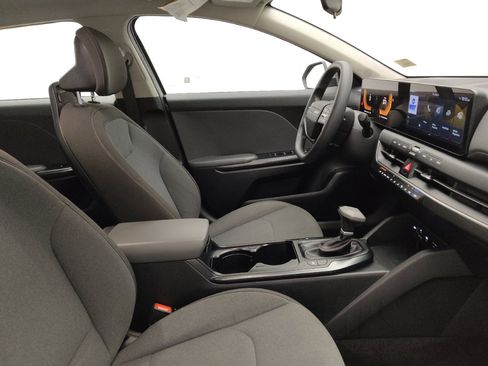 Used 2025 Kia K4 FWD image 21