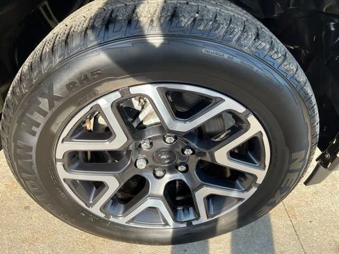 Used 2025 RAM 1500 Laramie AWD/4WD image 8