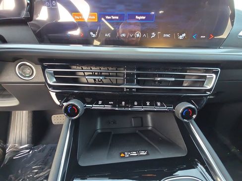 New 2026 Chevrolet Traverse LT image 25