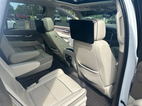 Used 2021 GMC Yukon Denali w/ Denali Premium Package AWD/4WD image 18