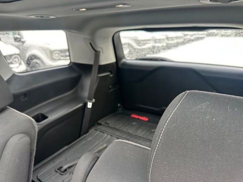 Used 2022 GMC Acadia SLE w/ Driver Convenience Package image 34