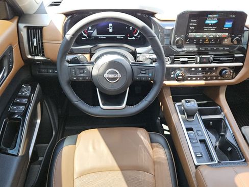 Used 2024 Nissan Pathfinder Platinum FWD image 5