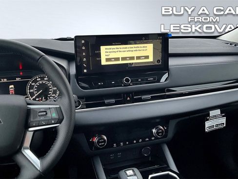 New 2025 Mitsubishi Outlander SE image 7