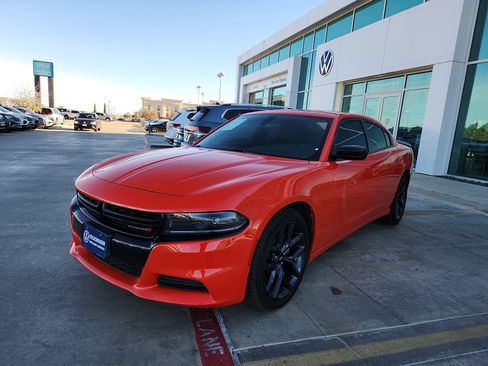Used 2023 Dodge Charger SXT w/ Blacktop Package image 3