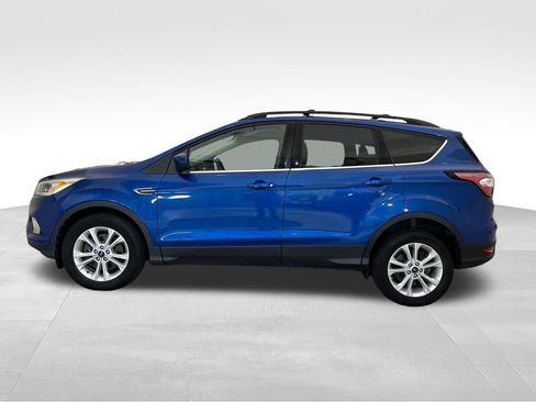 Used 2017 Ford Escape SE w/ Equipment Group 201A AWD/4WD image 2