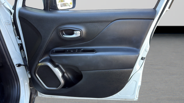 Used 2023 Jeep Renegade Latitude AWD/4WD image 24