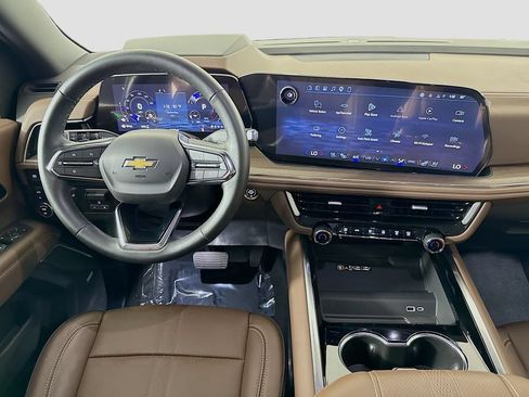 Used 2026 Chevrolet Tahoe High Country AWD/4WD image 23