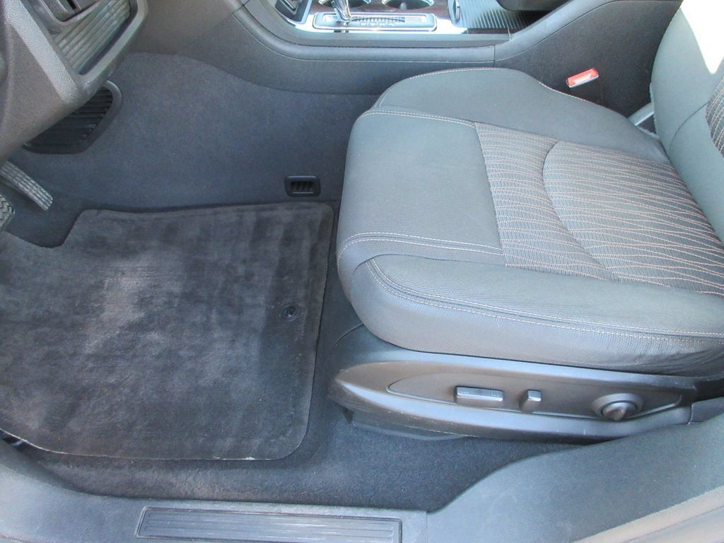 Certified 2017 Chevrolet Traverse LT FWD image 21