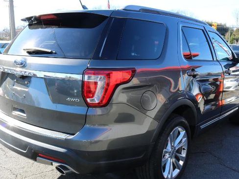 Used 2018 Ford Explorer XLT w/ Equipment Group 202A image 8