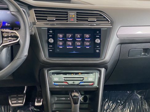 Certified 2023 Volkswagen Tiguan SE R-Line FWD image 31