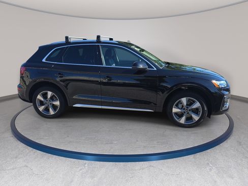 Used 2023 Audi Q5 Prestige w/ Prestige Package AWD/4WD image 4
