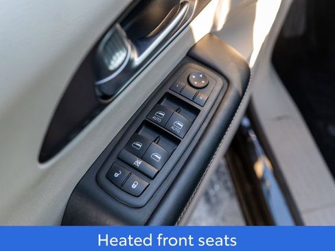 Used 2024 Chrysler Pacifica Select image 20