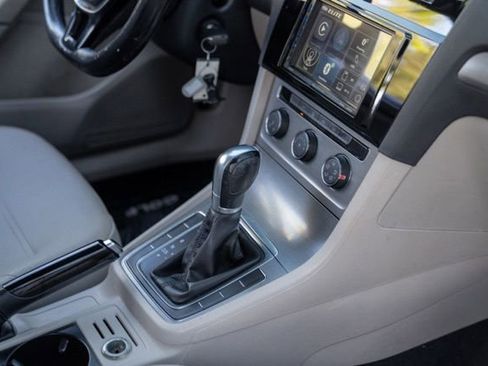 Used 2015 Volkswagen Golf S FWD image 27