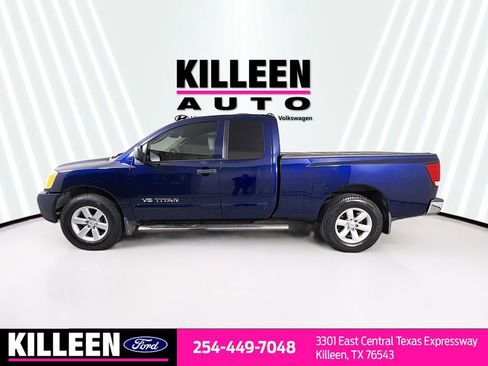 Used 2010 Nissan Titan SE image 4