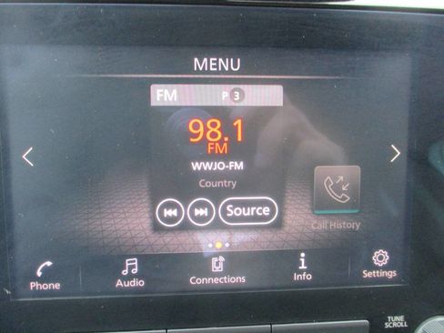 Used 2023 Nissan Titan S image 35