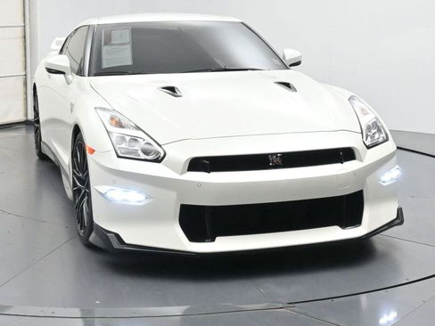 Certified 2024 Nissan GT-R Premium w/ Premium Interior Package AWD/4WD image 33