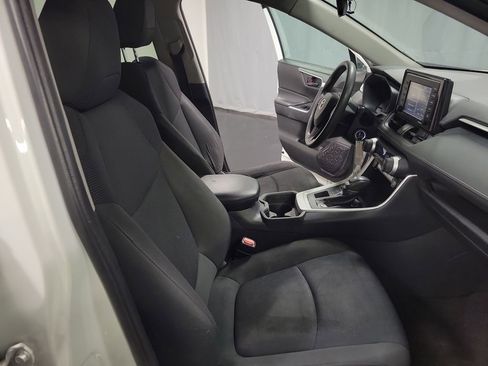 Used 2021 Toyota RAV4 LE AWD/4WD image 22