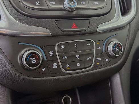 Used 2020 Chevrolet Equinox LT image 14