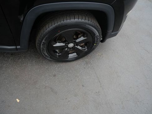 Used 2020 Jeep Compass Latitude image 33