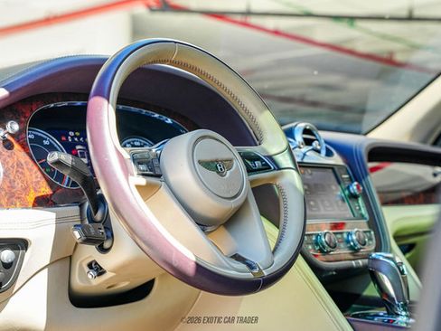 Used 2017 Bentley Bentayga image 37