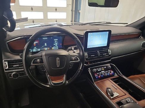 Used 2019 Lincoln Navigator L Reserve AWD/4WD image 6