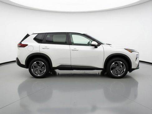 Used 2025 Nissan Rogue SV FWD image 8
