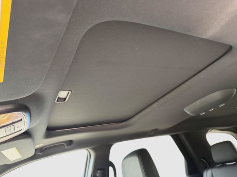 Used 2025 Dodge Durango GT AWD/4WD image 17
