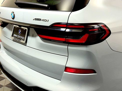 Certified 2025 BMW X7 xDrive40i w/ M Sport Package image 29