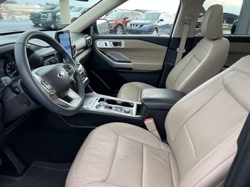Certified 2023 Ford Explorer Limited w/ Limited Technology Package image 11