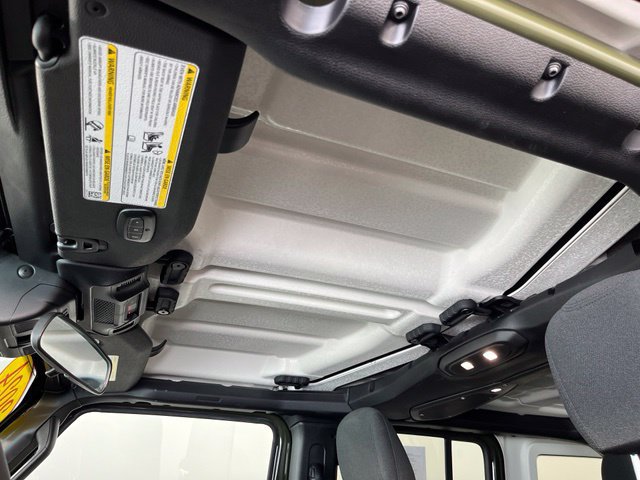 Used 2024 Jeep Wrangler Unlimited AWD/4WD image 18
