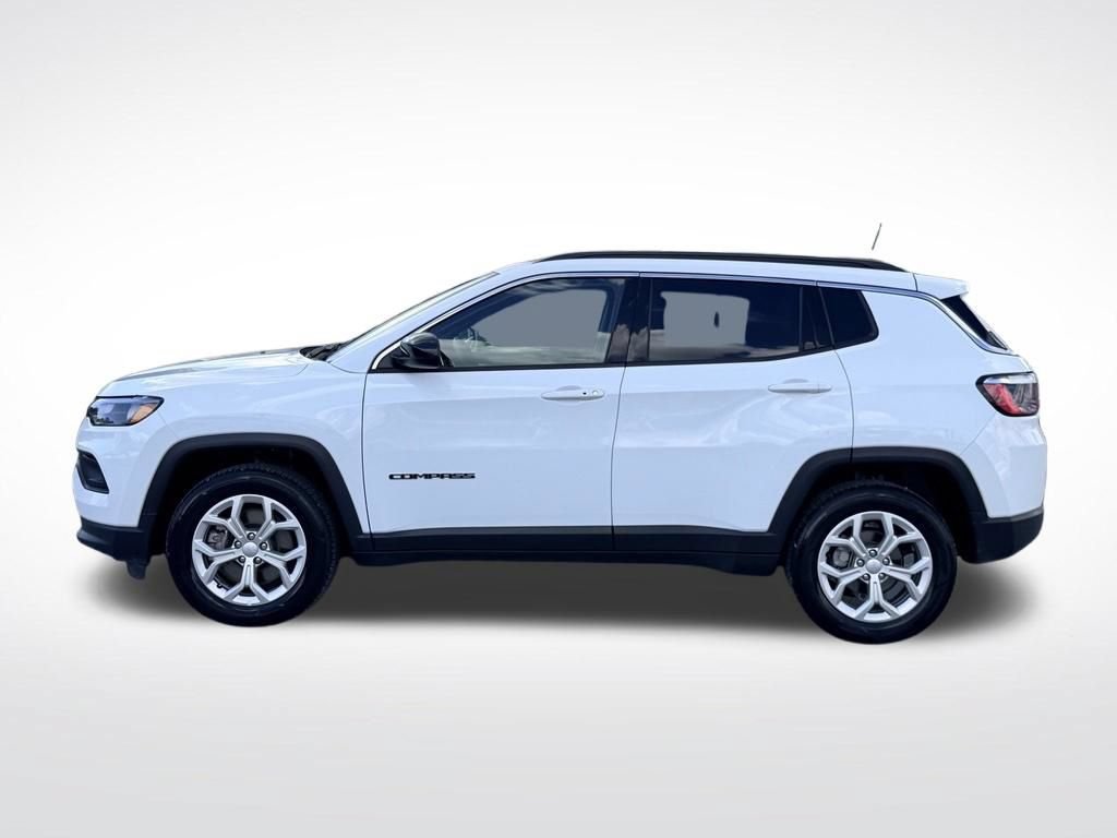 Used 2024 Jeep Compass Latitude AWD/4WD image 3