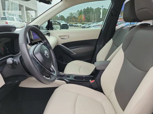 Used 2024 Toyota Corolla Cross XLE image 11