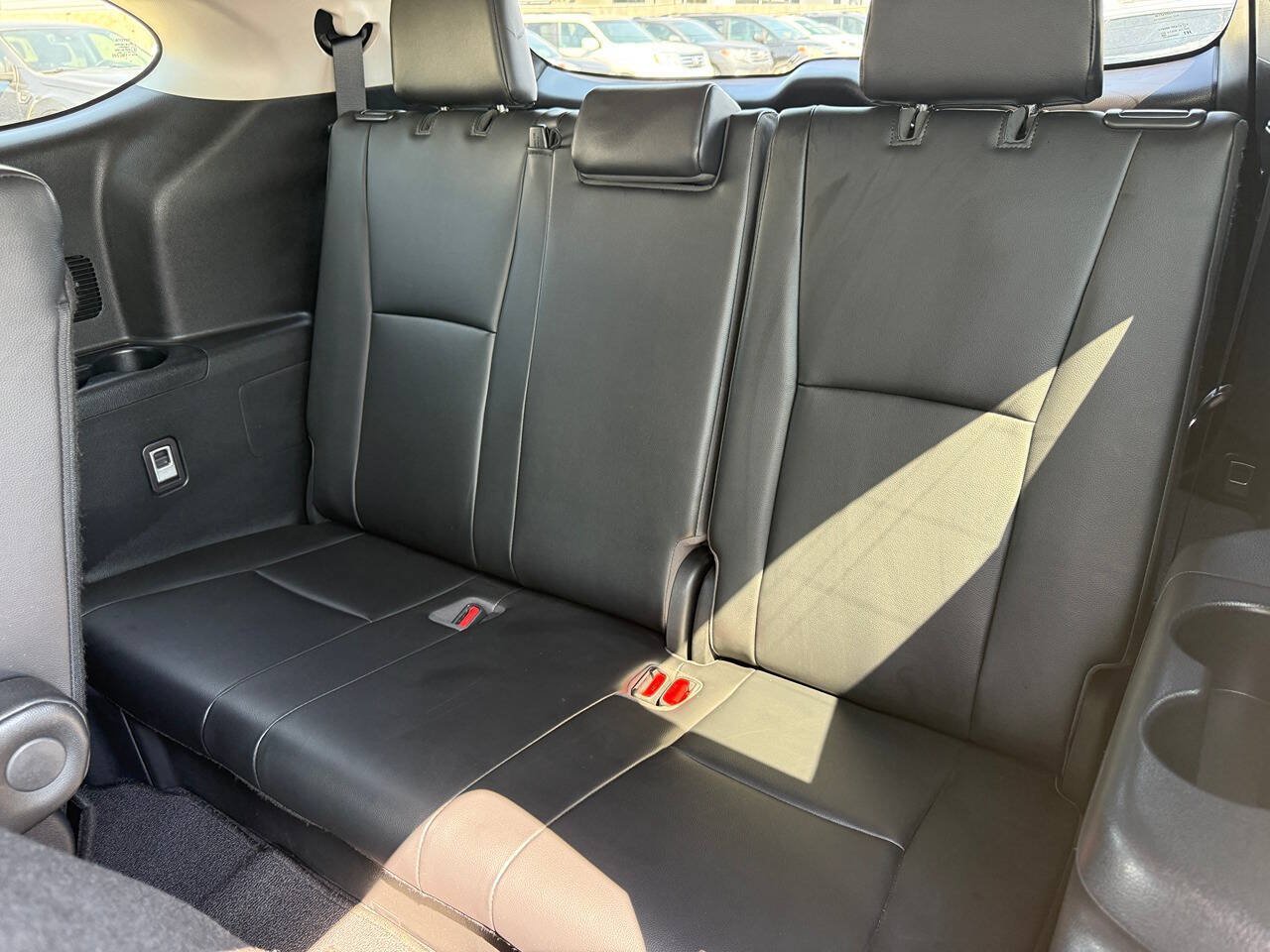 Used 2022 Toyota Highlander XLE AWD/4WD image 20